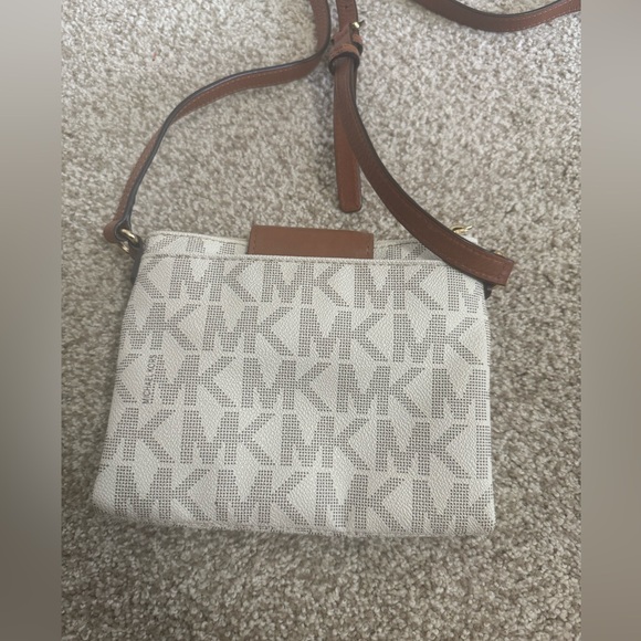 Michael Kors Fulton Crossbody - Picture 2 of 3